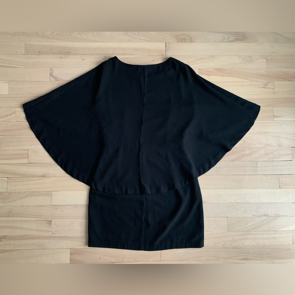 CUPCAKES & CASHEMERE - Elegant Dress with Cape - Picture 11 of 13